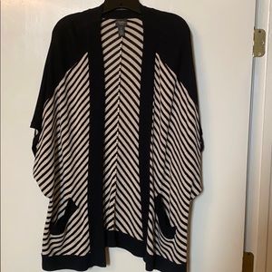 Travelers black& gold O/S knit jacket